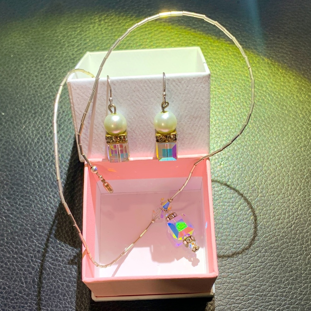 Elegant vintage 925 liquid silver Pearl and iridescent Crystal Jewelry Set